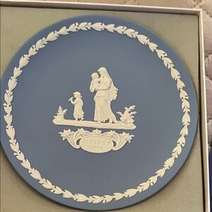 Blue and White Wedgwood Jasperware Mother 1974 Decorative Plate